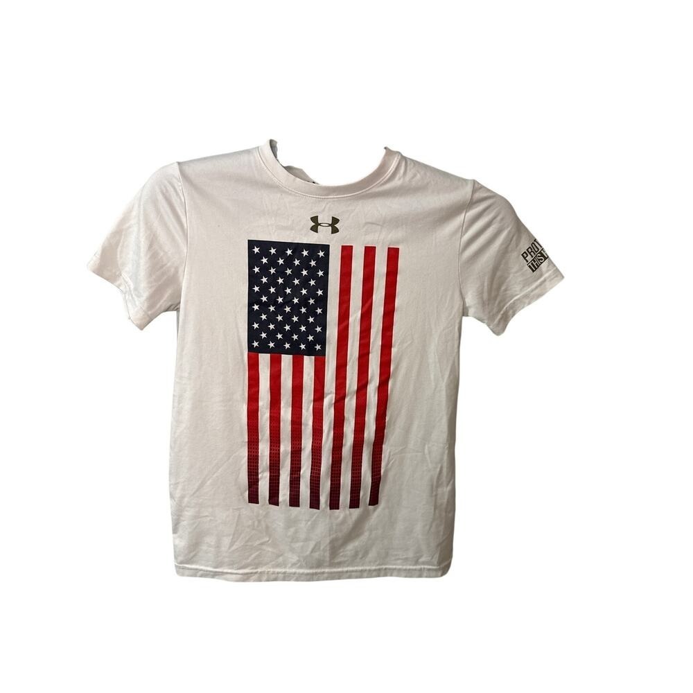 Under Armour White Red Short Sleeve Tee with Flag DesignBoys Medium Heat Gear